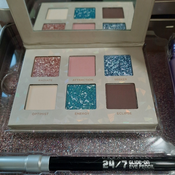 Urban Decay Major Gems Gift Set with Full Size Eye Primer & Pencil! - Picture 3 of 3